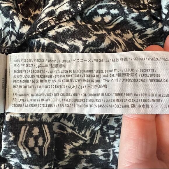 3 for $30! Hollister asymmetric black & white patterned skirt - Picture 7 of 10